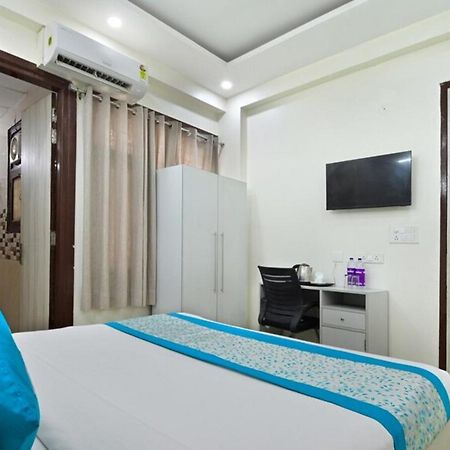Hotel The Vertigo By Boom Rooms Noida Exterior photo