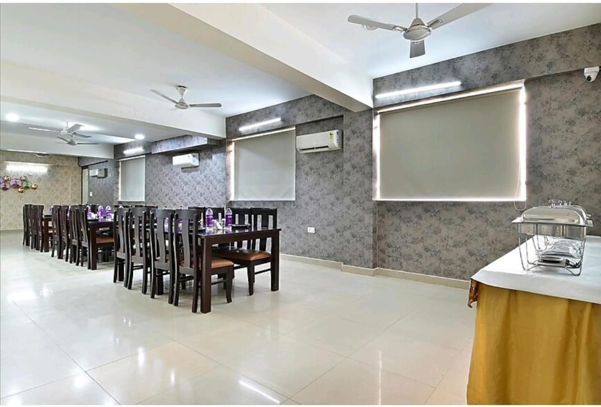 Hotel The Vertigo By Boom Rooms Noida Exterior photo