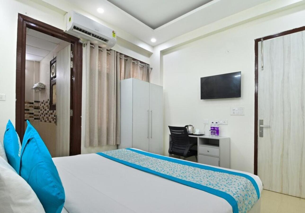 Hotel The Vertigo By Boom Rooms Noida Exterior photo