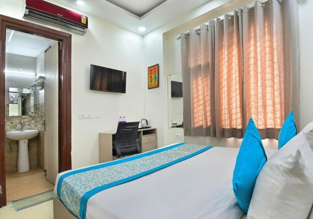 Hotel The Vertigo By Boom Rooms Noida Exterior photo