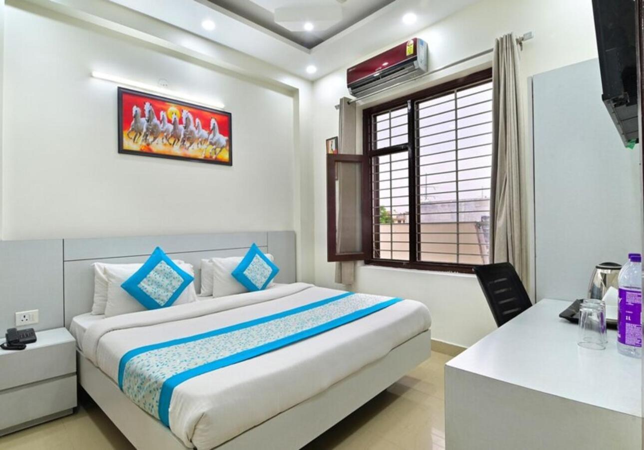 Hotel The Vertigo By Boom Rooms Noida Exterior photo